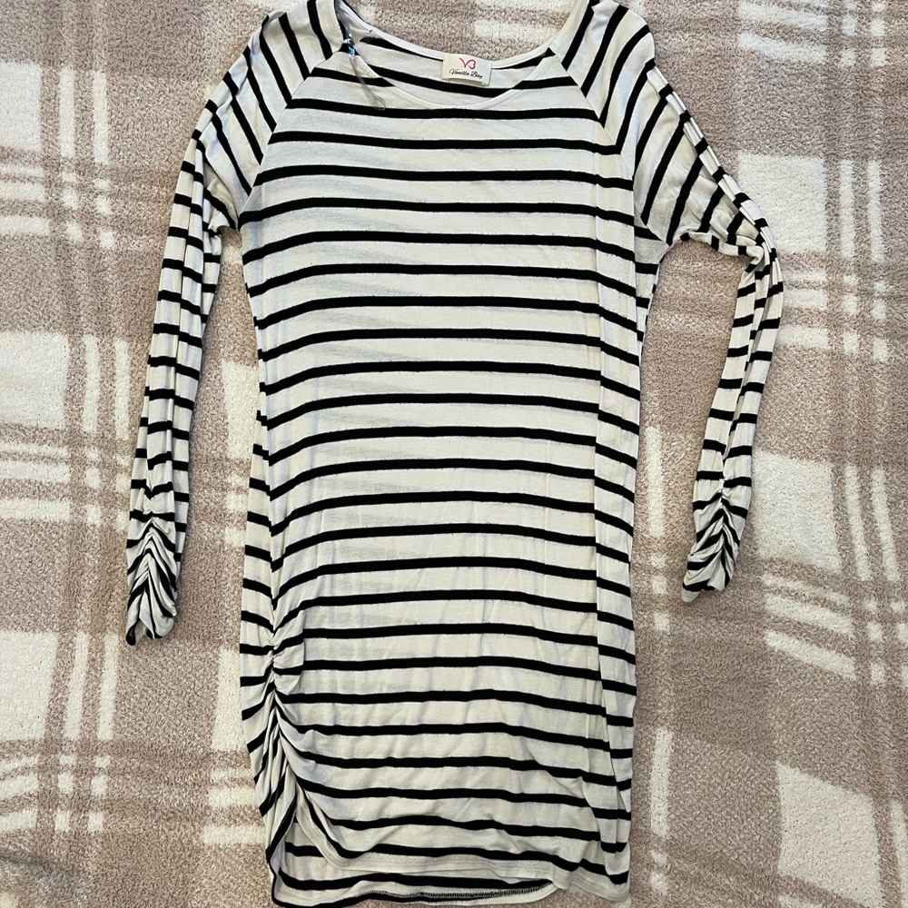 White and black tunic
